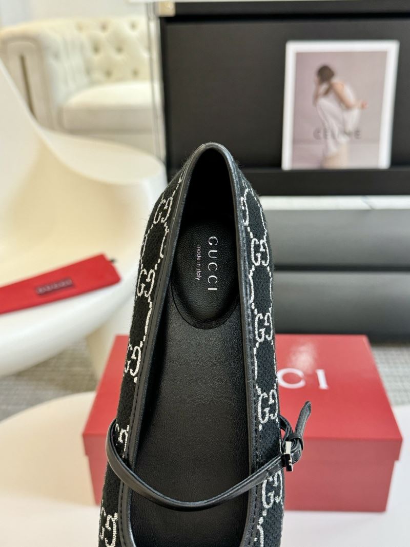 Gucci Flat Shoes